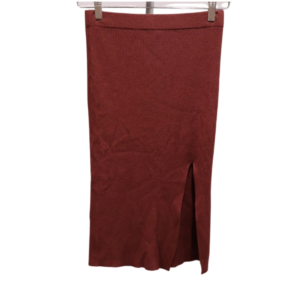 🔖 Abercrombie & Fitch Maroon Midi Skirt